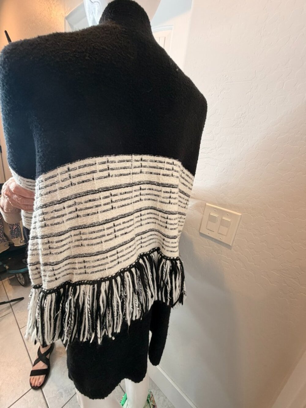 Peace Love World Cozy Fringe Open Front Cardigan Sweater Black & Ivory Large - Picture 3 of 6